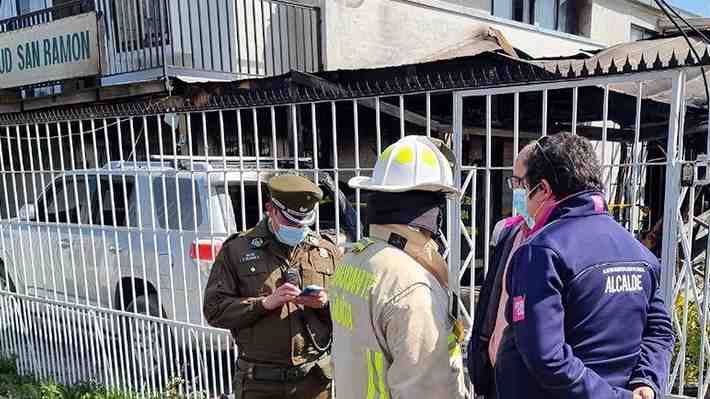 Incendio en hogar de ancianos en Macul deja dos personas fallecidas: Carabineros y Bomberos trabajan en el lugar