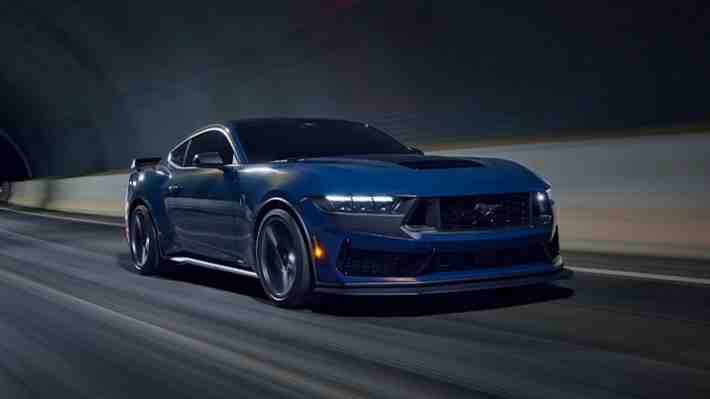 Ford presentó la nueva generación de su mítico Mustang: 500 caballos de potencia y una imagen “siniestra”