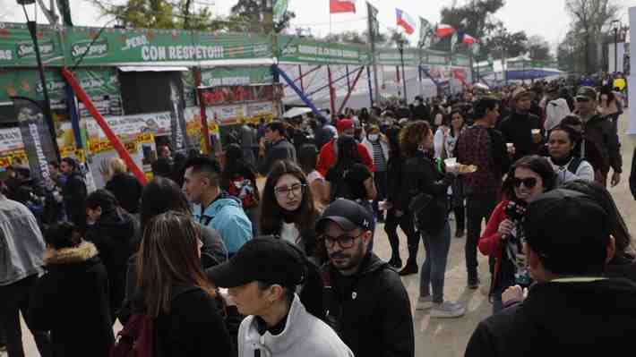 Carabineros entrega balance por estado de fondas: Se registran tres personas detenidas por lesiones en el Parque O'Higgins