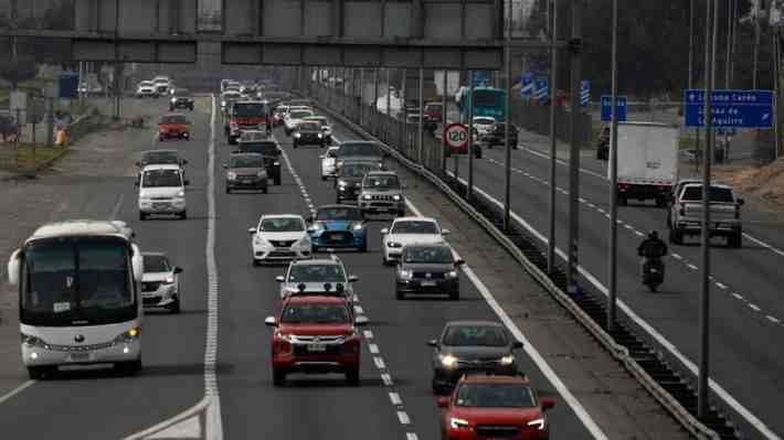 Balance de Fiestas Patrias: Carabineros informa 12 fallecidos en accidentes y que 305 mil vehículos dejaron la RM