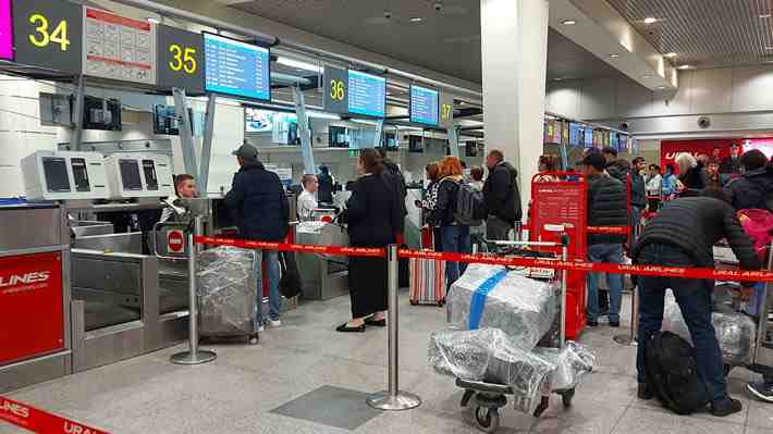 Reportan que se agotaron los pasajes aéreos para salir de Rusia tras anuncio de Putin de movilización parcial