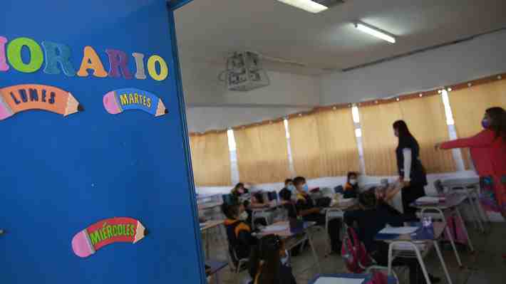 Mineduc asegura que corresponderá a apoderados decidir si alumnos usan o no mascarilla en colegios