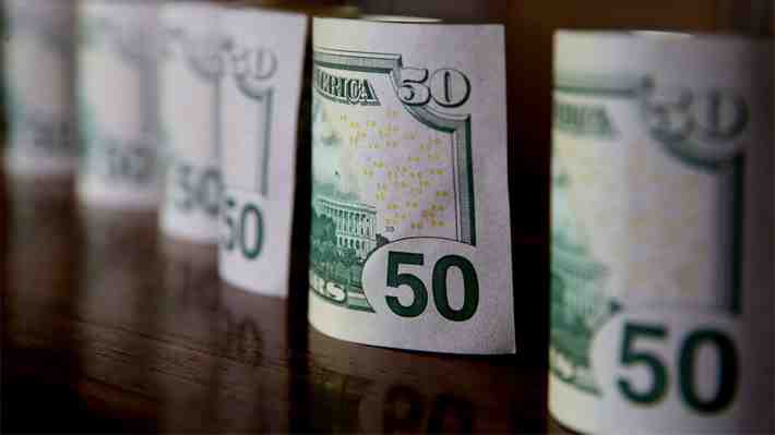 Dólar se dispara y cotiza por sobre los $960 apoyado por fuerte retroceso del cobre y débiles expectativas económicas