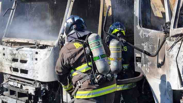 Cinco camiones fueron quemados en Puente Alto: Siniestro habría sido provocado intencionalmente