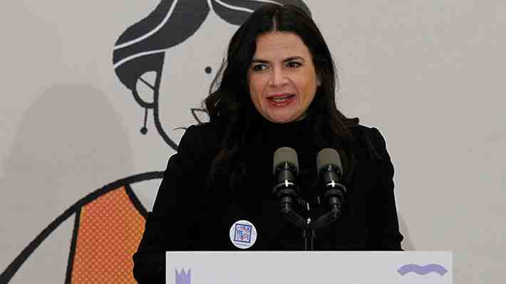 Ministra Orellana confirma que Gobierno enviará proyecto para legalizar el aborto sin causales: "Estamos en conversaciones"
