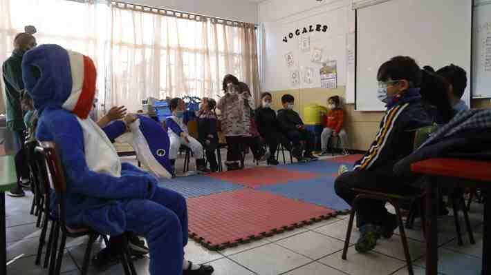 OCDE sitúa a Chile como el país miembro que mantuvo más tiempo cerradas las escuelas durante la pandemia