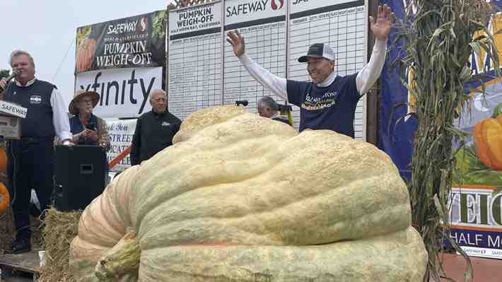 Horticultor batió récord al cultivar una calabaza gigante de 1.160 kilos en Estados Unidos