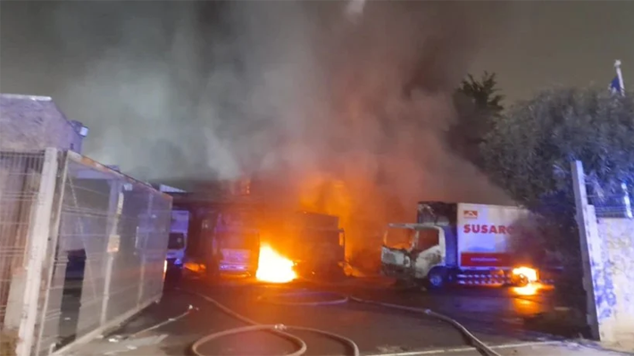 Decretan prisión preventiva para banda "animalista antisistema" por atentado incendiario en Quilicura