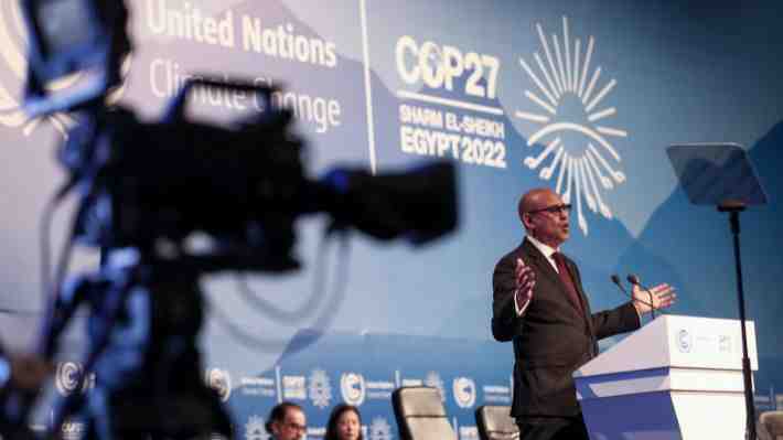 La COP27 comienza en Egipto con aprobación de debatir un fondo por los daños del cambio climático