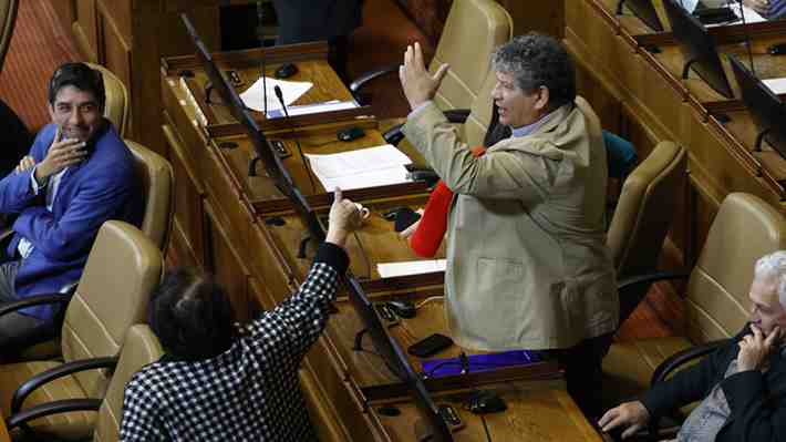 Violencia en la Cámara: Diputados alistan cambio al reglamento para endurecer sanciones a quienes insulten o agredan a otros