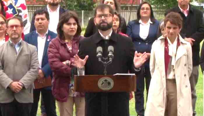 Boric reconoce que hay "actos terroristas" en La Araucanía y dice que autores de hechos de violencia "son unos cobardes"