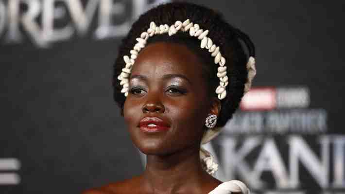 Lupita Nyong'o sobre hacer "Black Panther" sin Chadwick Boseman: "Fue difícil y doloroso, pero también terapéutico"