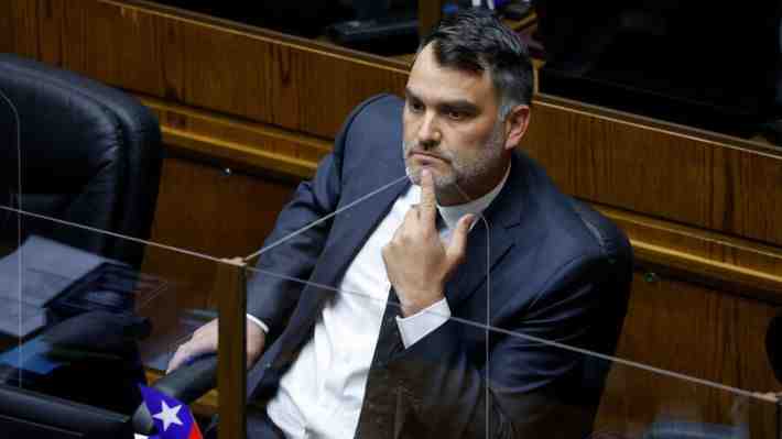 Senador Macaya: "Es momento de que el Gobierno pague los costos con la izquierda más extrema, con el PC"