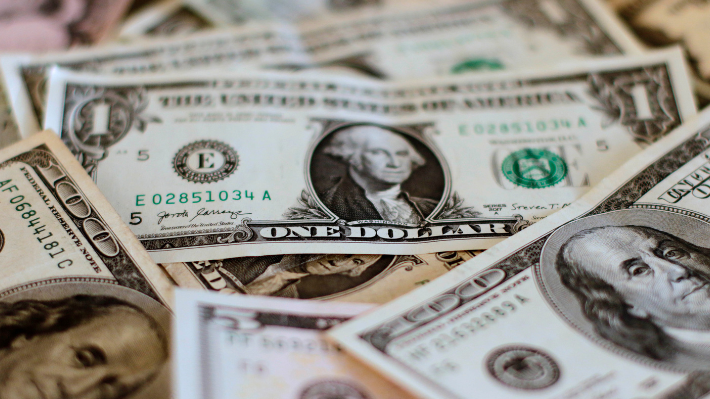 Dólar escala más de $11 y roza los $920: Analistas lo relacionan a datos económicos en EE.UU.