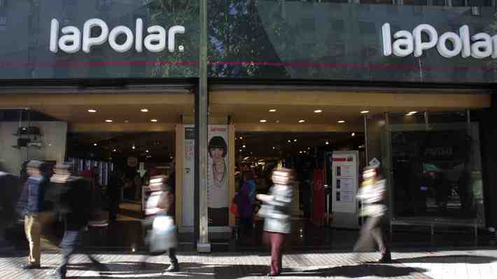 CNC condena falsificación de ropa en medio de investigación a La Polar: "Horada la confianza en el comercio formal"