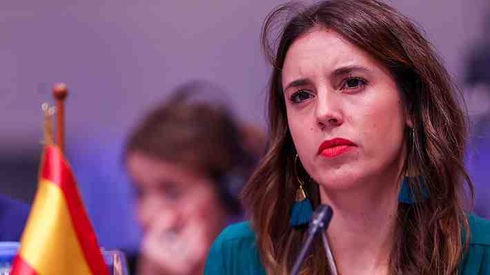 Polémica en España por ataques a la ministra de Igualdad tildados de machistas: Boric también salió en su defensa