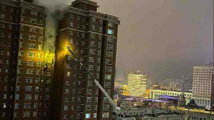 Incendio en un edificio residencial en el noroeste de China deja al menos 10 personas fallecidas