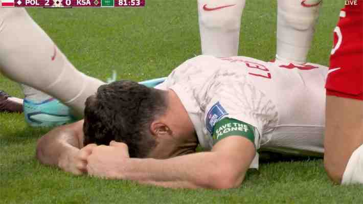 Rompió en llanto... Revive la emoción de Lewandowski tras anotar su primer gol en un Mundial