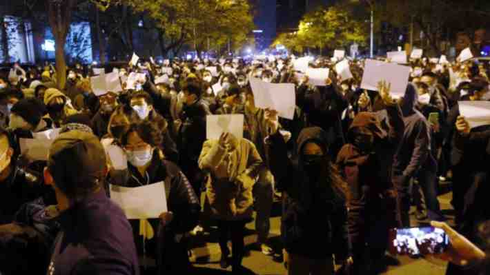 Protestas contra política cero covid en China se extienden a ciudades como Bejiing y Shanghái
