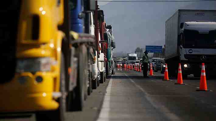 Gobierno logra acuerdo con gremios CNTC y FedeQuinta para terminar con las movilizaciones de camioneros