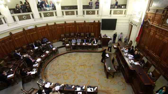 Diferencias en propuestas, sin plazo y con Uriarte presente: Partidos se reúnen para destrabar acuerdo