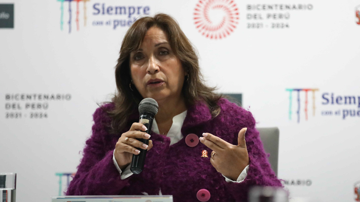 Dina Boluarte: La primera Presidenta de Perú que asume tras destitución de Castillo y en medio de terremoto político