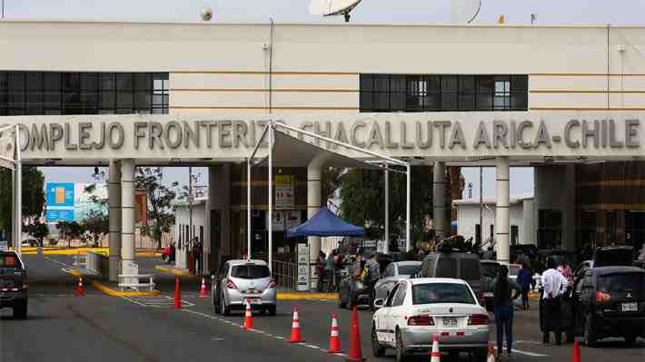 Gobernador de Arica y posible aumento de flujo migratorio por crisis en Perú: “La situación eventualmente puede agravarse”