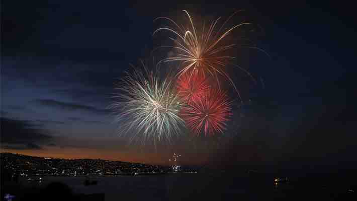 Año Nuevo en el mar: Subsecretaría de FF.AA. autoriza prueba de fuegos artificiales para corroborar su estado actual