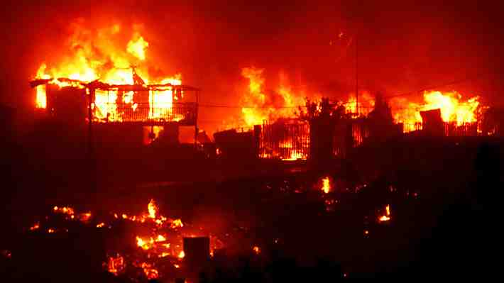 Incendio en Viña del Mar: Bomberos reporta al menos 200 viviendas afectadas y se ordena evacuar otro sector