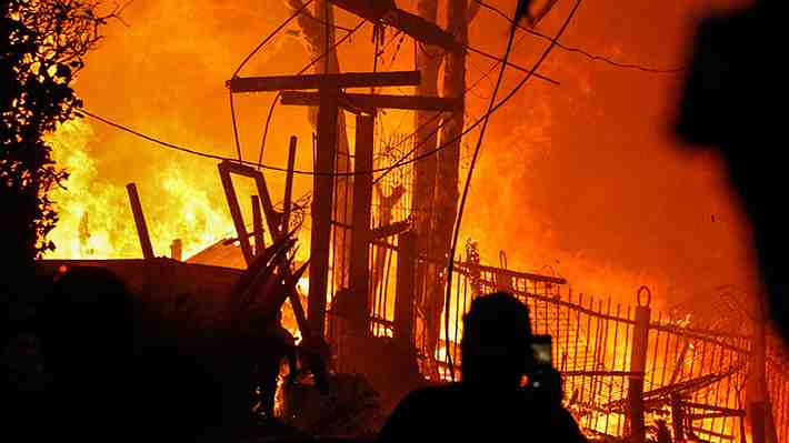 Incendio en Viña del Mar: Indagan hallazgo de dos cuerpos y elevan a 500 las viviendas afectadas