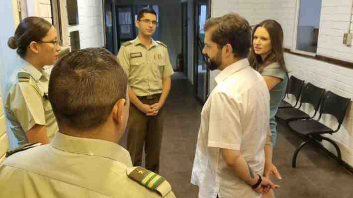 Presidente Boric visita comisarías y Hospital San Juan de Dios durante la madrugada navideña