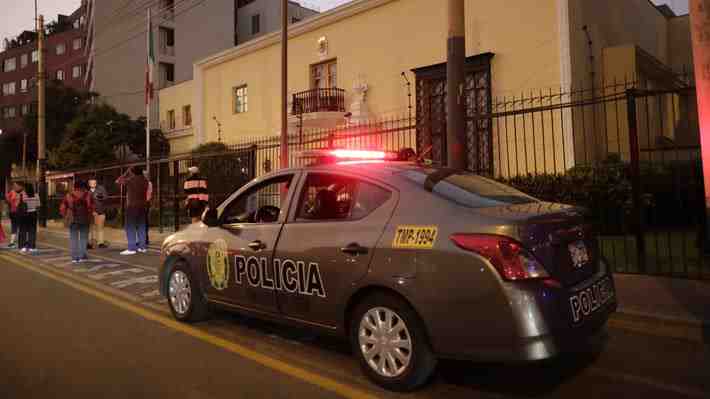 Fiscalía allana casa de ex ministro de Pedro Castillo y de generales de la Policía en Perú