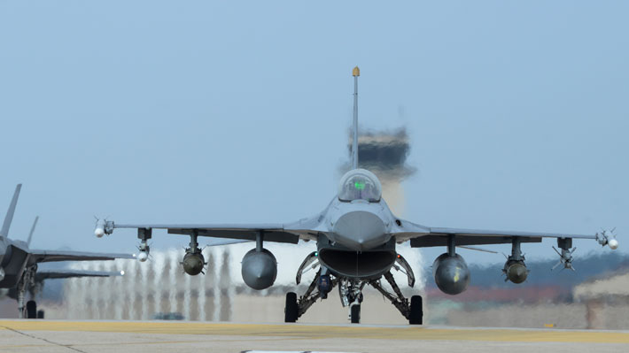 Ahora quiere aviones: Ucrania presiona para conseguir cazas F-16 tras confirmarse el envío de tanques
