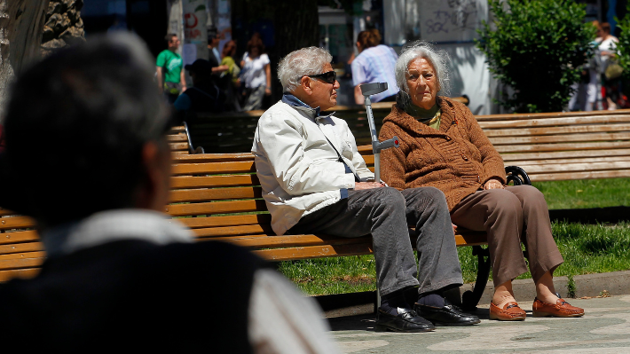 Debate por subir edad de jubilación se toma Europa: ¿Qué dice el Gobierno sobre Chile? 