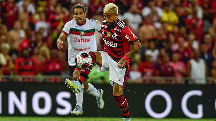 En Brasil barren con Vidal y piden su salida de Flamengo: "No le queda nada por entregar"