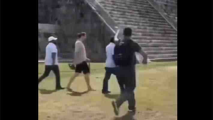 Turista polaco fue reprendido por visitantes tras subir al Castillo de Kukulcán en Chichén Itzá: Recibió gritos y golpes