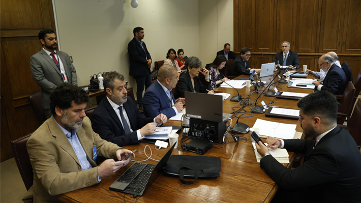 Isapres: Las dos miradas de los parlamentarios oficialistas que integran la mesa de Salud