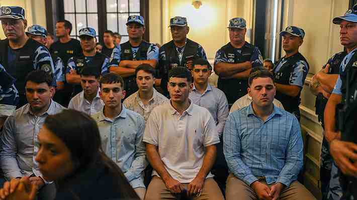 Justicia argentina condena a prisión perpetua a cinco de los ocho acusados por mortal golpiza a joven de 18 años