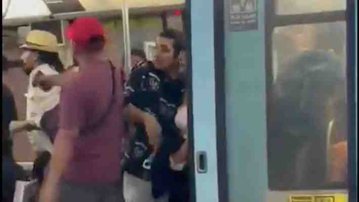 Video: Detienen a sujeto que amenazó con arma a pasajeros del Metro