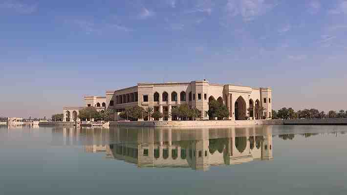 A 20 años de la invasión de Irak: El palacio de Sadam Hussein que fue su cárcel y ahora es una universidad estadounidense