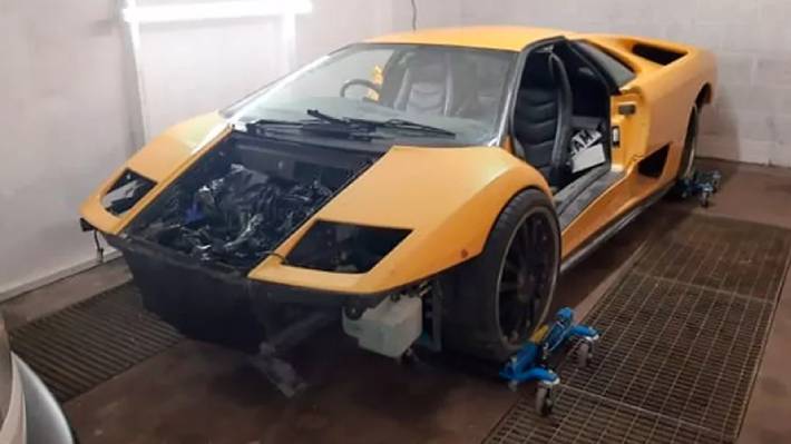 Ladrones abandonaron un exclusivo Lamborghini Diablo al no saber qué hacer  con el deportivo 