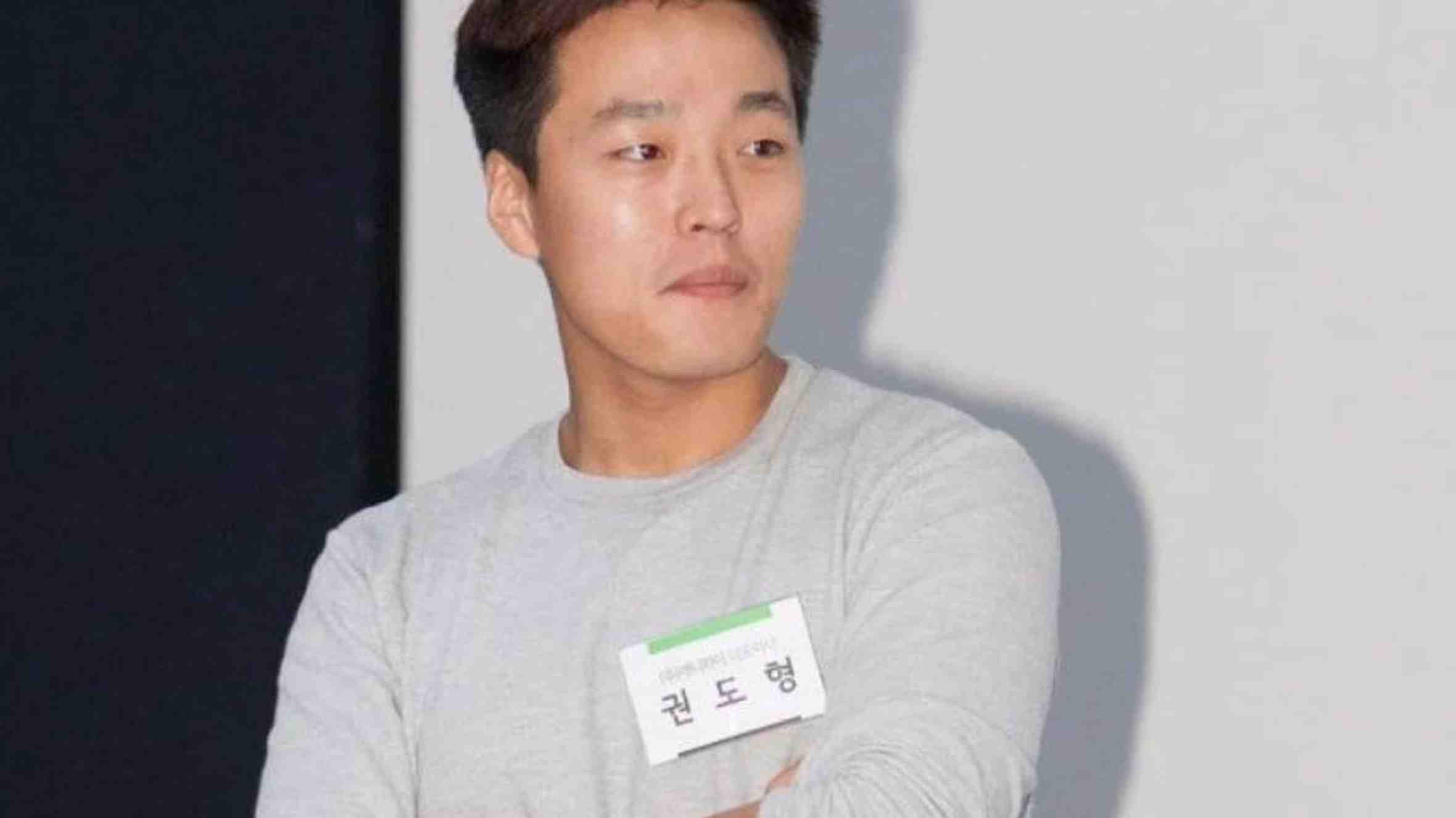¿Quién es Do Kwon?: El "criptofugitivo" surcoreano capturado ayer y artífice de un desastre de US$40 mil millones