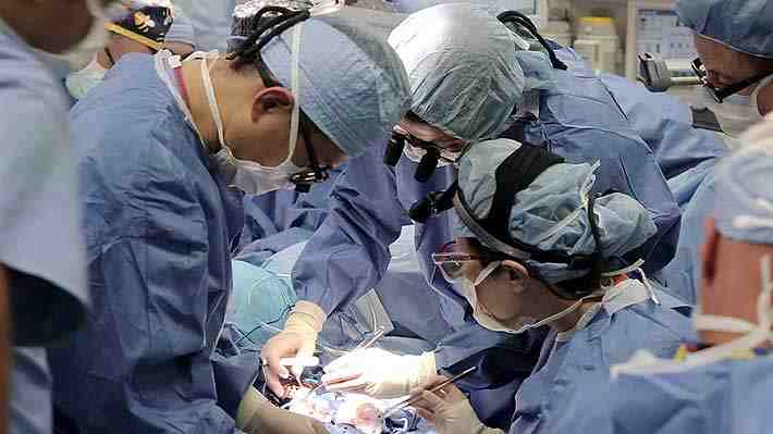 Era benigno: Médicos extirpan un tumor de 2 kilos a niña de 10 meses en un hospital de Italia