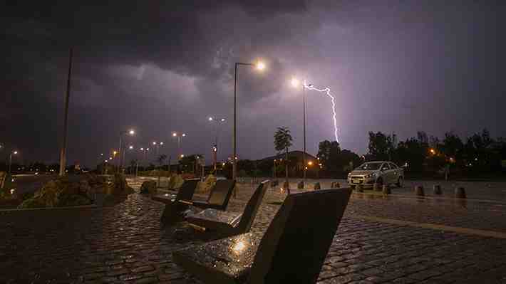 Se declara Alerta Temprana Preventiva para siete comunas de la Región Metropolitana por tormentas eléctricas