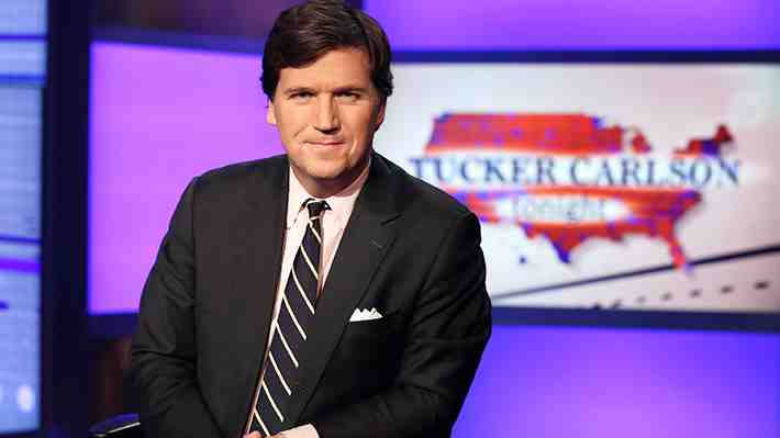 Presentador Tucker Carlson deja Fox News tras acuerdo que logró la cadena por demanda de difamación