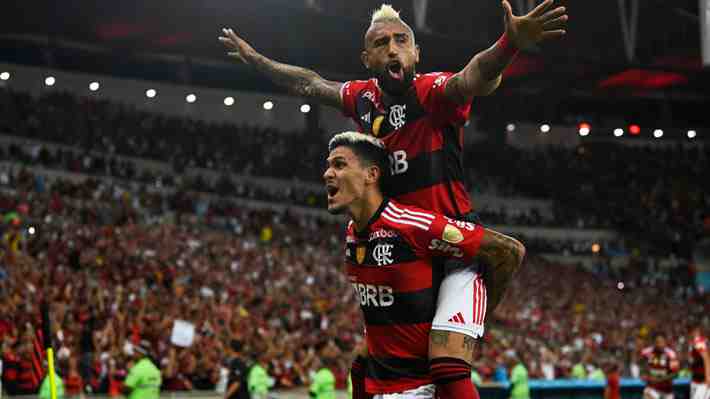 Espectacular goleada del Flamengo de Sampaoli en Brasil: Mira las dos asistencias que aportó Vidal