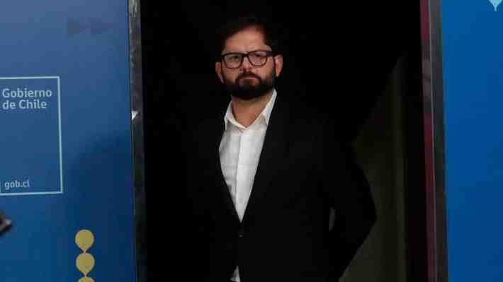 Boric condena incidentes en clásico universitario: "No vamos a dejar que un grupo pequeño de delincuentes se tome los estadios"