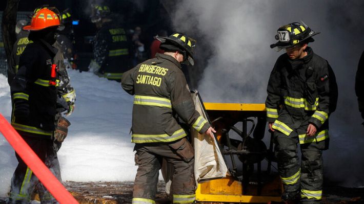 Una Persona Resultó Herida: Más De 100 Bomberos Logran Controlar ...