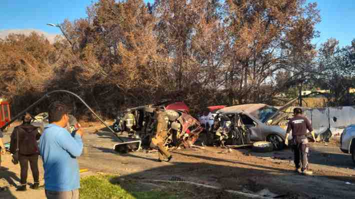Accidente en Peñalolén: Conductor de camión implicado quedó detenido y dos personas se encuentran en riesgo vital