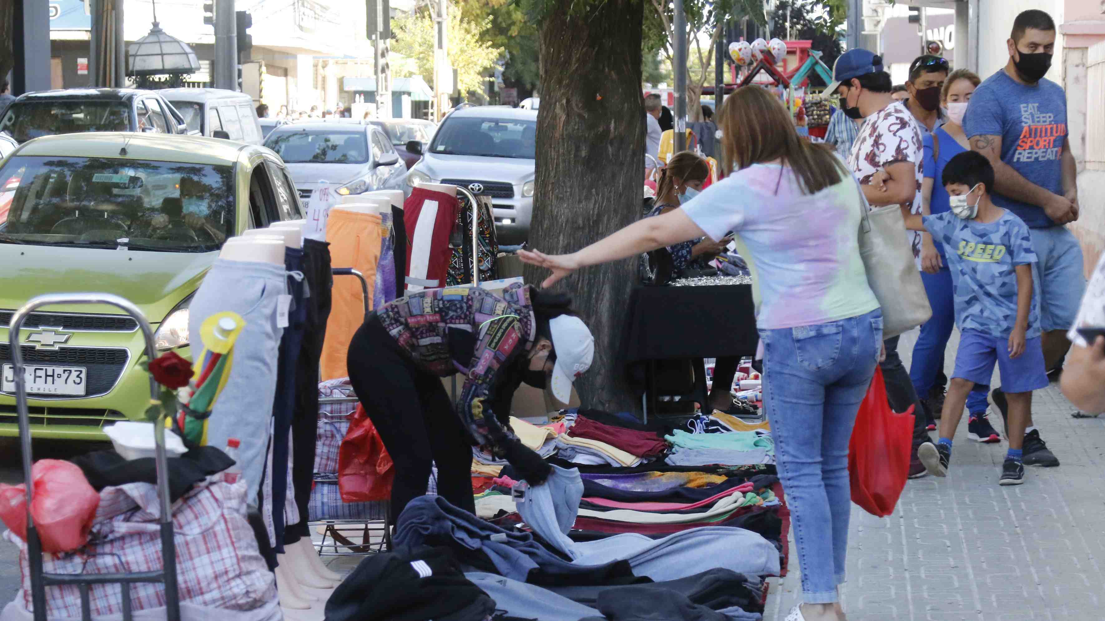 INE: Mujeres impulsan crecimiento de 3,1% en cifra de informales en el mercado laboral hasta casi 2,5 millones